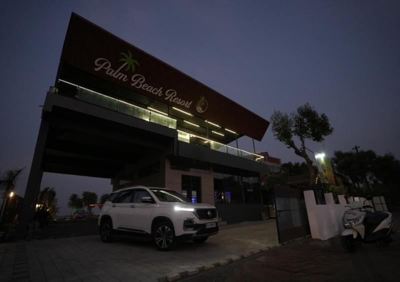 Palm Beach Resort Valsad Extérieur photo